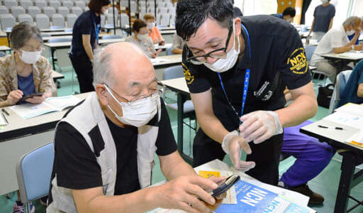 スマホ操作じっくりと　鳥取でNCN高齢者教室