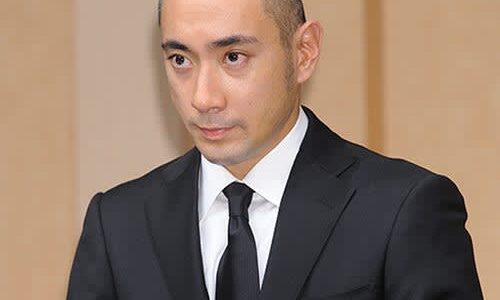 市川海老蔵“再婚”の気配ナシ？ 金銭絡みのホテルデートに賛否…