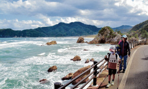雄大な自然の魅力満喫　山陰海岸ジオウオーク