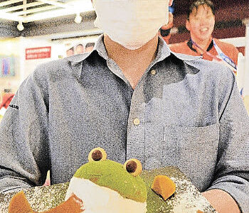 流行語コラボメニュー　「カエルトッツォ」限定提供