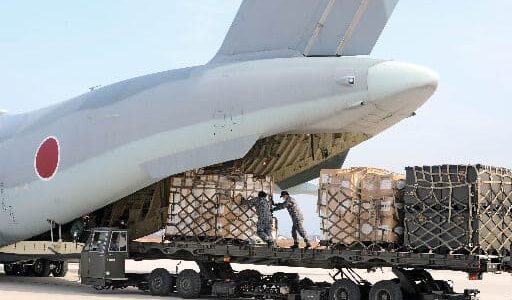 ウクライナに防衛装備品提供へ　ヘルメットや防弾チョッキ積んだ輸送機が出発