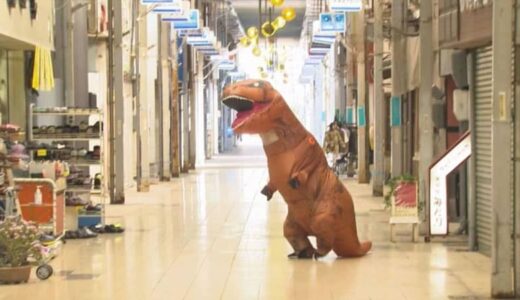 街で「ティラノサウルス」目撃、SNS投稿相次ぐ…その理由は？