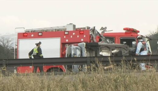 【続報】山陰近畿自動車道でトラックや車４台が絡む事故　１人が重体　鳥取県岩美町