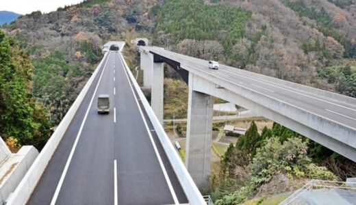「まだら模様」の高速道路　努力の跡か、迷走の象徴か　【コラム・明窓】