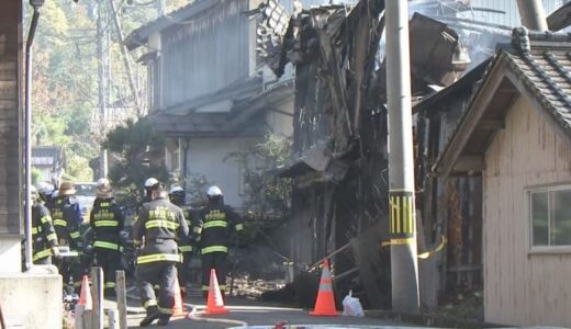 住宅を全焼　１人暮らしの女性と連絡取れず