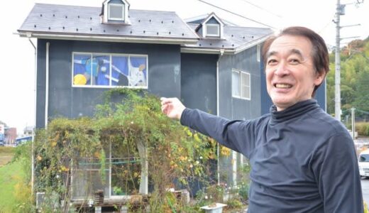 山陰道インターチェンジから見える窓絵の家　季節や折々の話題をテーマに20年超　制作者に会いに行った