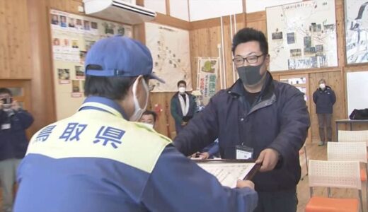 「家にあるせんべいやパンをかき集め」　立ち往生ドライバー支援の住民に感謝状　鳥取・智頭町