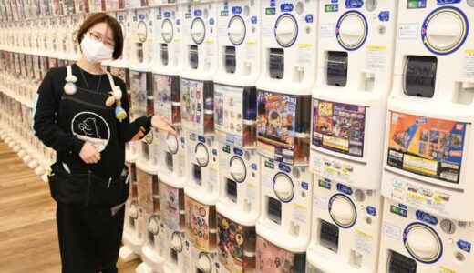 西日本最大級の1040台「ガチャガチャの森」が鳥取県・米子に出現　県外・外国からのお客さんも