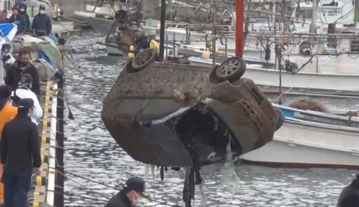 岸から10メートル深さ約3メートルの海底に車　車内から骨のようなもの見つかる　事件・事故両面視野に捜査　鳥取・気高町
