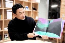 ローカル駅の待合室に並んだすてきな絵本　セレクトする人を訪ねてみると…　単身赴任の男性「絵本には必ず希望がある」