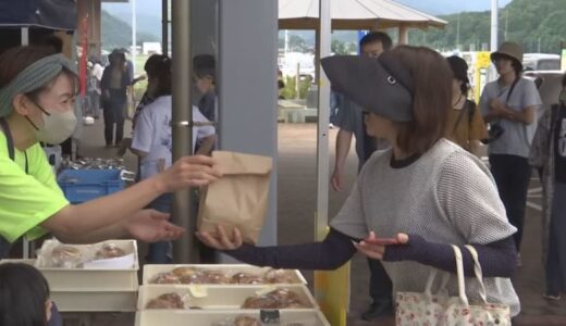 道の駅４周年記念〝グルメイベント〟大盛況…西いなば気楽里（鳥取市）