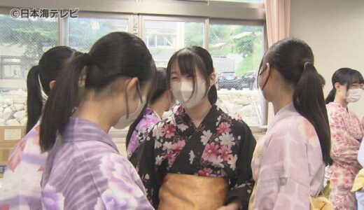 「夏祭り行きたい」高校で浴衣の着付け授業　慣れない手つきで着付けを行う生徒も　鳥取県鳥取市
