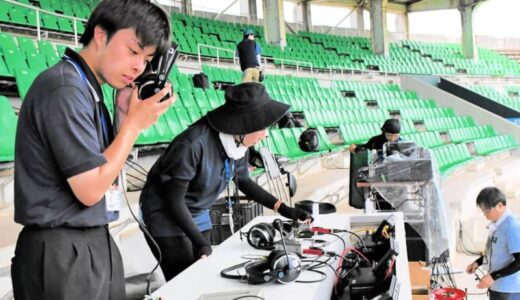 球場に放送機材設置　高校野球鳥取大会あす開幕　県CATV協