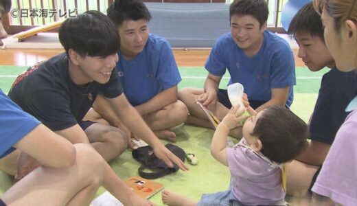 命の尊さを…高校生が赤ちゃんと触れ合う　性に関する知識などを学ぶ授業　「動きが読めないところと言葉が通じないところが難しかった」　鳥取県智頭町