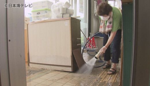 「今までなかった」大雨被害で片付け進む　施設が浸水　梨園で土砂崩れ　鳥取県福部町