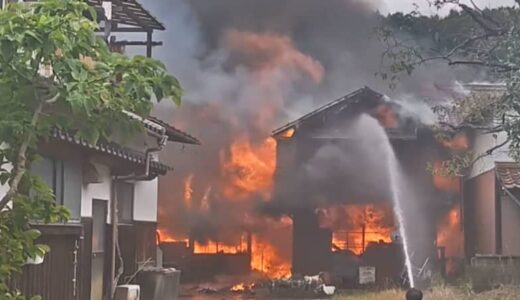 民家が炎上　懸命の消火活動　鳥取県・江府町
