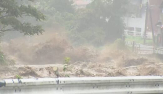 大雨・土砂流出で全面通行止め相次ぐ　露天風呂も崩壊　鳥取県に大雨特別警報発令