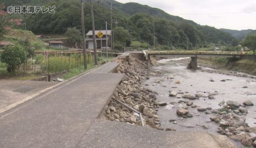 【台風７号】川の増水で道路に大量の土砂　県道３か所で一時全面通行止め　鳥取県八頭町