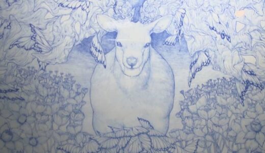 「私、ボールペンで人生が変わったんです」たった1本のボールペンで描く画家・青已はなねさん「青一色」の世界観