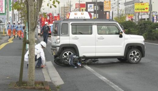 歩道で自転車が車にはねられ、そのまま車の下敷きに…自転車の男性(60代)が重症　車が駐車場から出ようとして出合い頭に衝突か