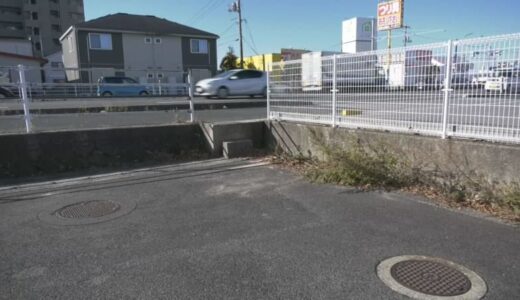 高齢女性が運転する軽乗用車がブロックに正面衝突か…同乗していた高齢男性が死亡