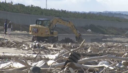 「過去に例がないくらい大量」海水浴場が無残な姿に…漂着流木1000トン超　撤去始まる