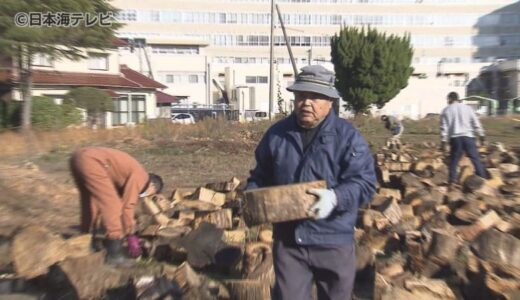 「ありがたいですね」「ホームセンターに行ってもこういう材料ないので」　米子城跡の伐採木を市が無料配布　受け取りに来た人たちは花瓶の皿や薪ストーブなど使い方様々　鳥取県米子市