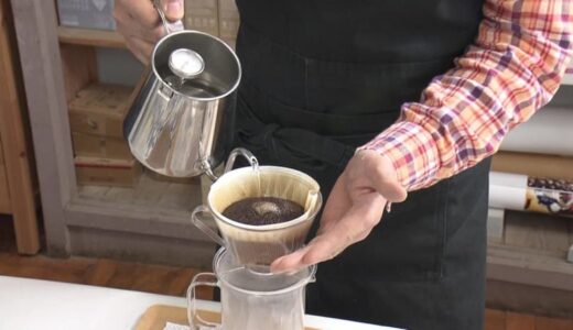 焙煎所は廃校の理科室!? 水の郷で生まれた「水洗い珈琲」　Iターン男性のこだわりの「一杯」【鳥取発】