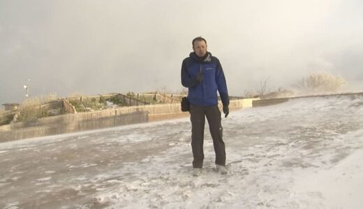 「盛岡より寒いですね、きょうは」雪と砂が吹きつける鳥取砂丘…岩手からの観光客もびっくりの寒さ
