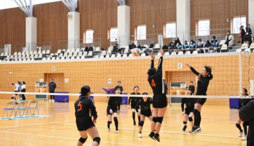 力強いスパイクや好レシーブ　MUSASHIカップ女子バレーボールUｰ14交流大会　21チームが熱戦／岡山・美作市　