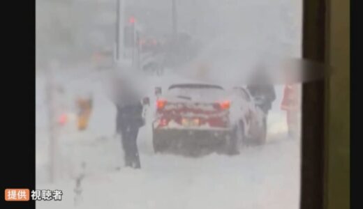 今季一番の寒気で大雪　JR境線の踏切内で車が立ち往生　一時列車の運転見合わせ