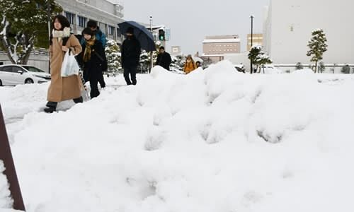 【この冬一番の寒気】島根・鳥取両県で大雪　松江で28センチ、米子で32センチ　踏切上でトラブルも　ピーク過ぎても路面凍結に注意