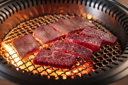 東京・西麻布に高級焼肉店「焼肉古今」オープン、神戸ビーフや田村牛を専属焼き師が提供