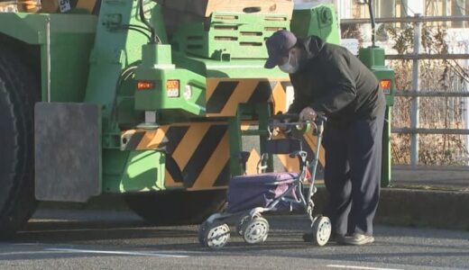 交差点内で大型クレーン車にはねられる事故、死亡したのは94歳の女性　横断歩道以外を歩いていた可能性も　死因は出血性ショック