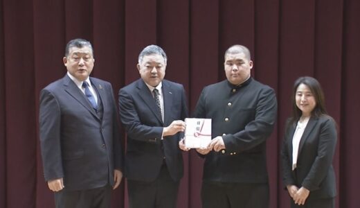 相撲・強豪校へ「鶏もも肉500キロ」贈呈　鳥取城北高校相撲部主将「体重を増やしていい体になるよう頑張ります」