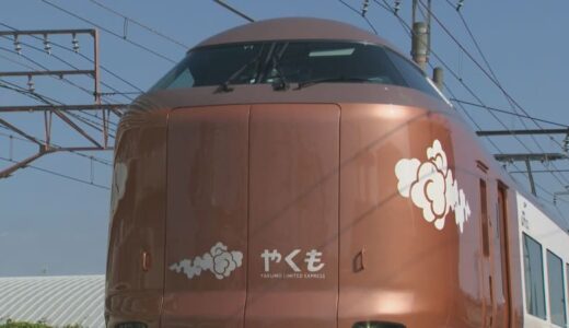 運行最終日のスーパーやくも色と新型やくもの初便　米子駅で出迎え