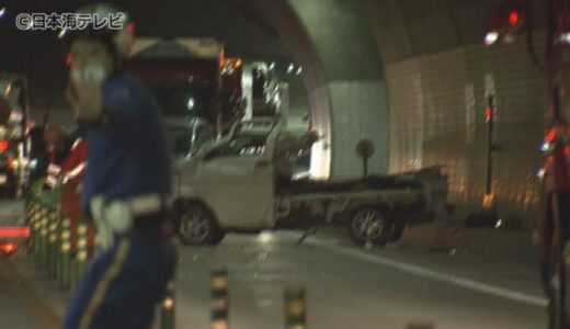 約2時間にわたり交通規制　軽トラックの単独事故　運転手の男性の命に別条無し　鳥取県