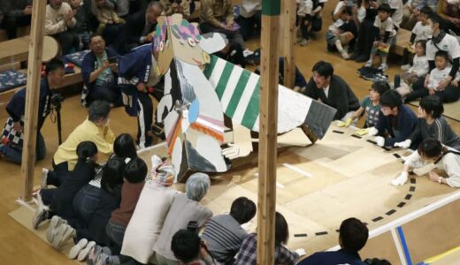 段ボール力士で巨大紙相撲、鳥取