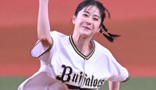 女優・松本若菜が華麗なフォームで始球式「あまり記憶がないです」　ワンバンに苦笑い　お笑いコンビ・ライスも登場