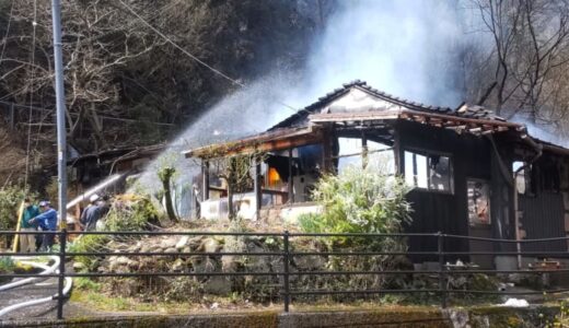 【続報】鳥取県智頭町で建物火災　民家などが燃えたとみられる