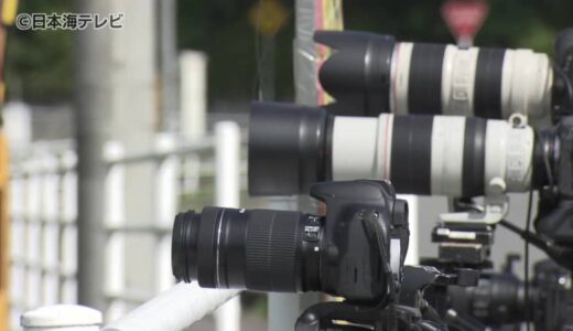 “撮り鉄”のマナーアップへ　JR伯備線の撮影スポットで啓発活動　「5か条の鉄則」配布　鳥取県日野町