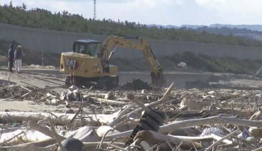 海水浴場が流木で埋め尽くされ無残な姿に　去年8月の台風7号被害…撤去作業ようやく完了し一般開放へ