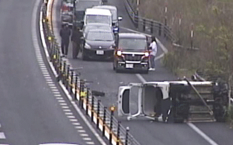 【山陰道】鳥取県中部で横転事故 一部通行止め（22日16:15現在）