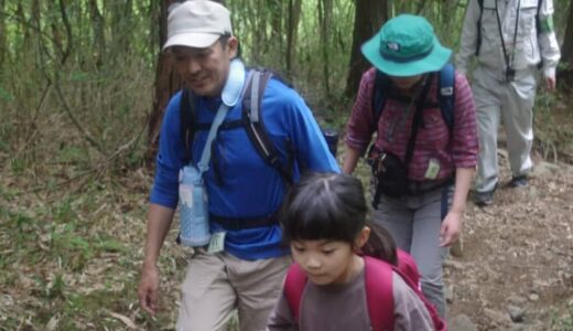 新緑萌える雄峰を満喫　那岐登山ふれあい大会　可憐なシャガなど愛でながら／岡山・奈義町　　