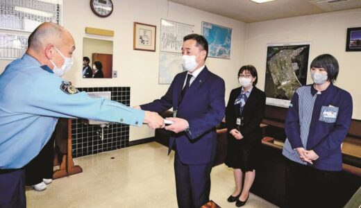 「通話しながらATM」「電子マネー30万円分」　JA、ローソンの3人が特殊詐欺防ぎ感謝状　鳥取県境港市