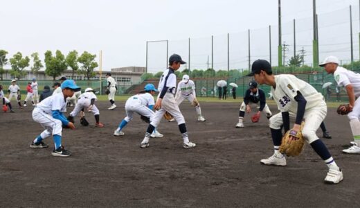 大垣北高と米子東高野球部タッグ、野球少年指導　プレー褒めて楽しさ伝える、元プロ選手も活動に感銘