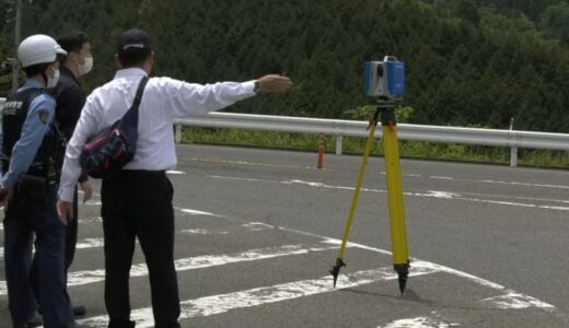 「バイクと人が倒れていた」国道上に男性と原付三輪バイク、男性は意識不明の重体　「交通島」に衝突したか