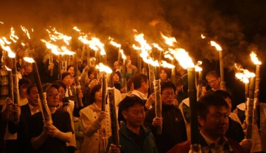 鳥取・大山でたいまつ行列