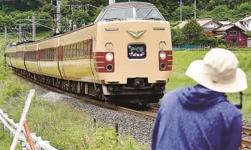 特急やくも381系ラストランまで1週間　全国の撮り鉄集結　「聖地」鳥取・日野町沿線、自治体や有志が受け入れ準備