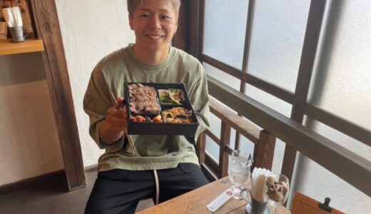 武尊選手が「炭火焼肉 炭蔵」のテイクアウト弁当を試食｜#鳥取しか勝たんキャンペーン2024